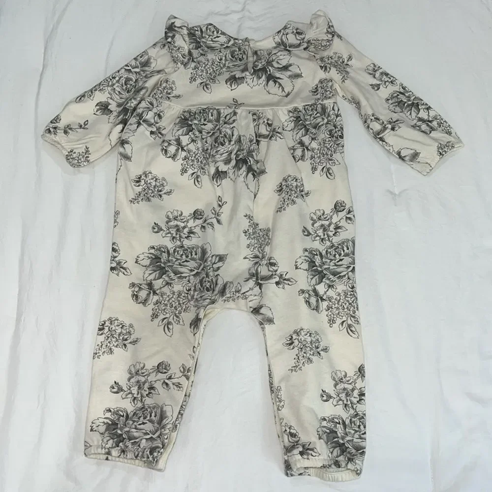 NWOT BABY GAP ROMPER 6/12M